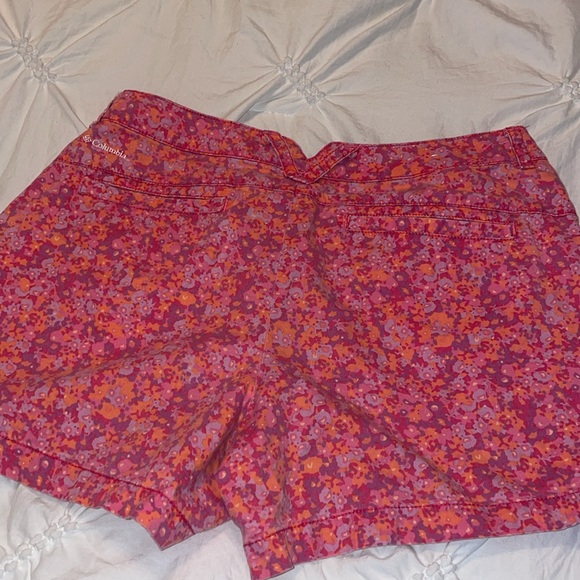 Columbia Shorts / women’s size 8 . Pink floral print. EUC - Picture 7 of 9